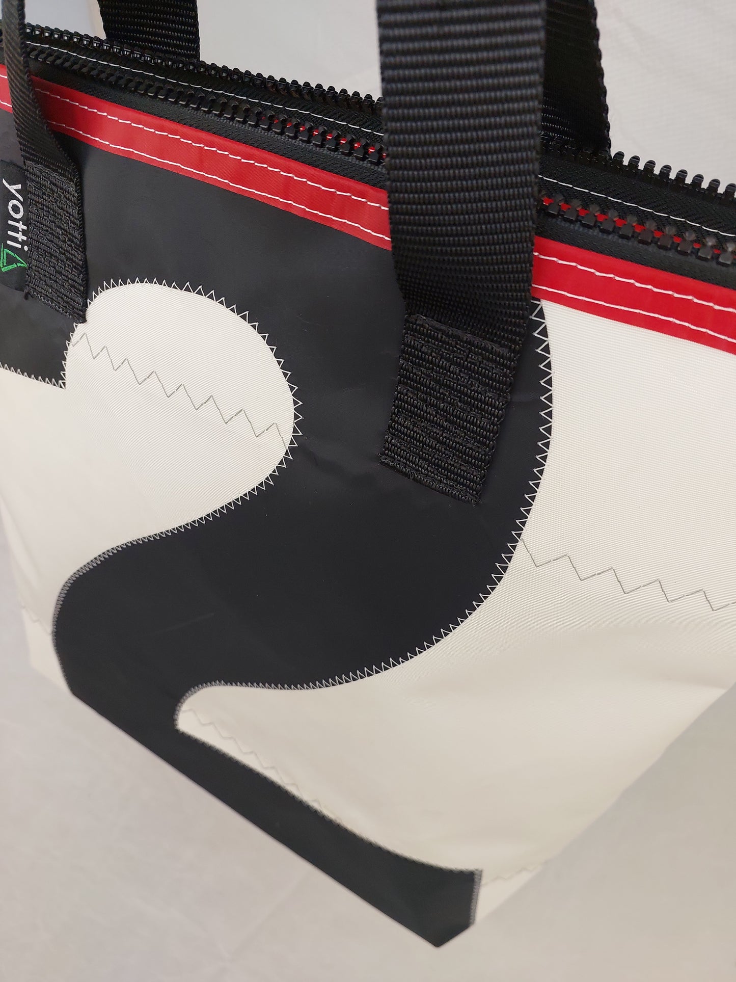 #2 Zip Tote 748