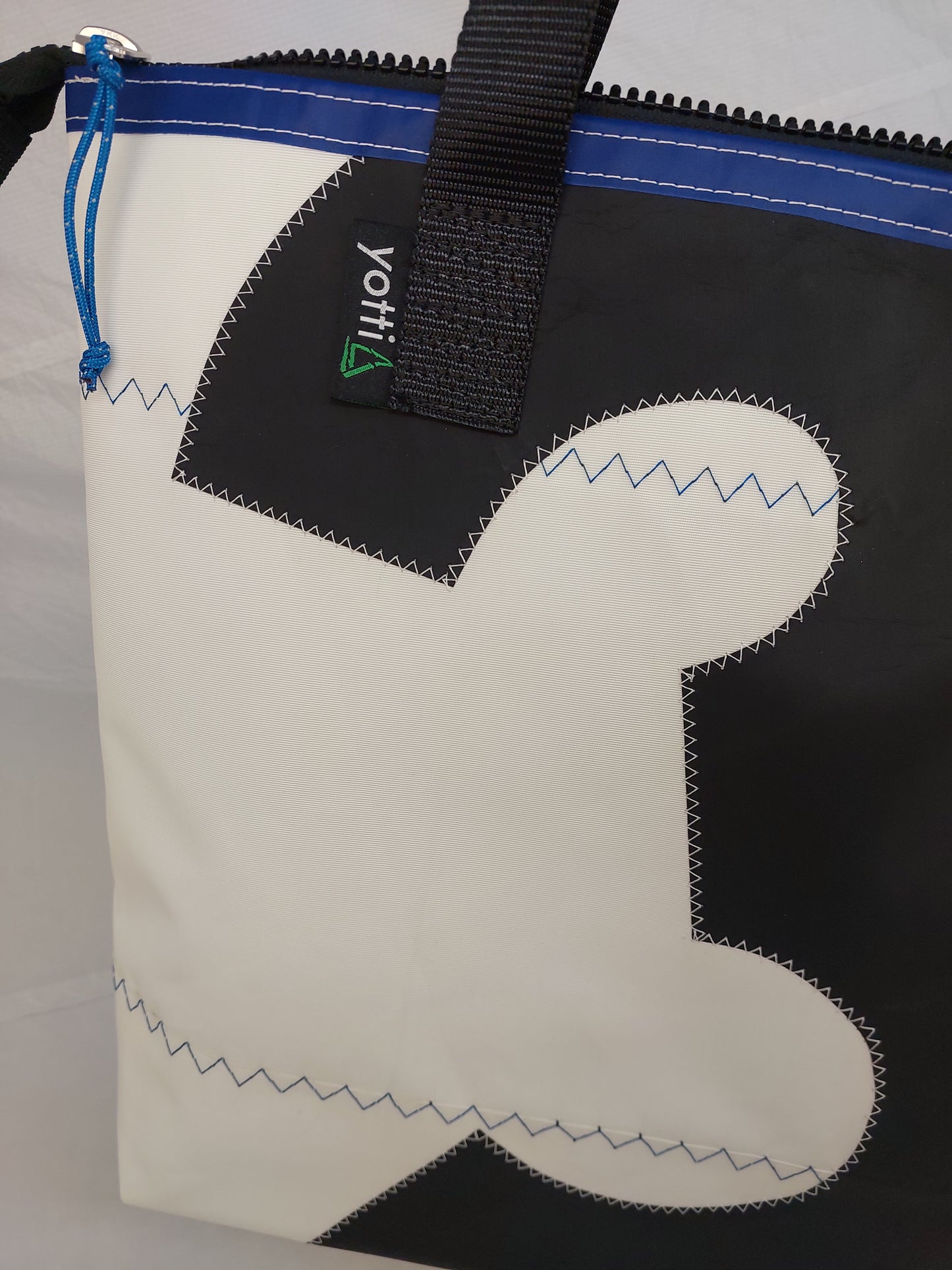 #3 Zip Tote 749