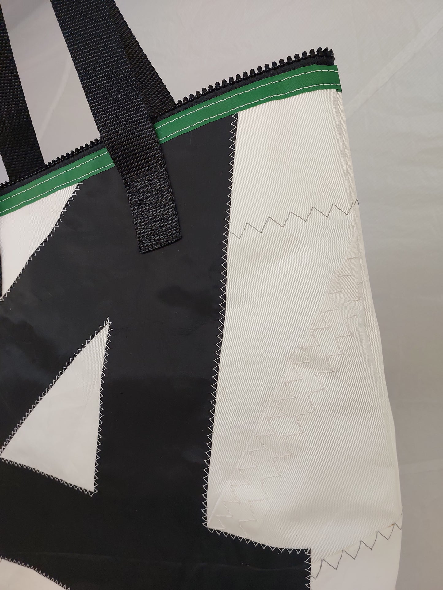 #4 Zip Tote 750