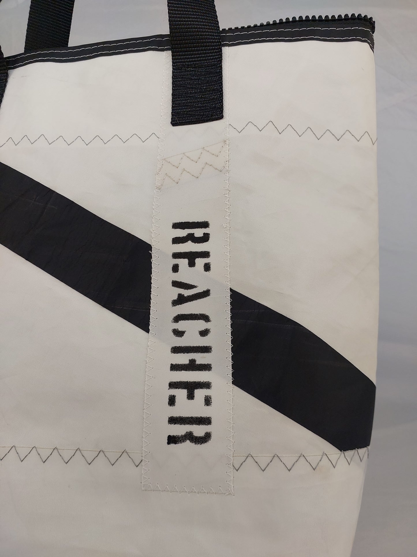 Reacher Zip Tote 754