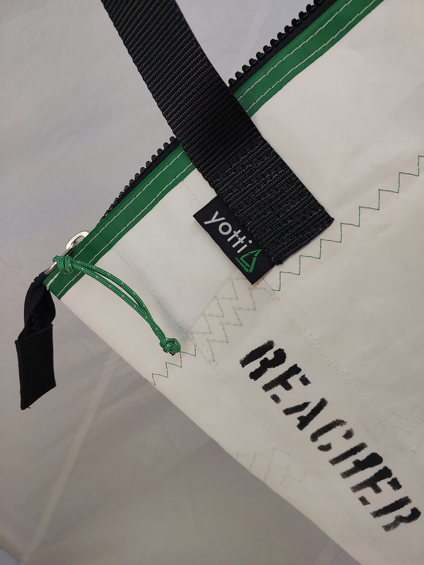 Reacher Zip Tote 755