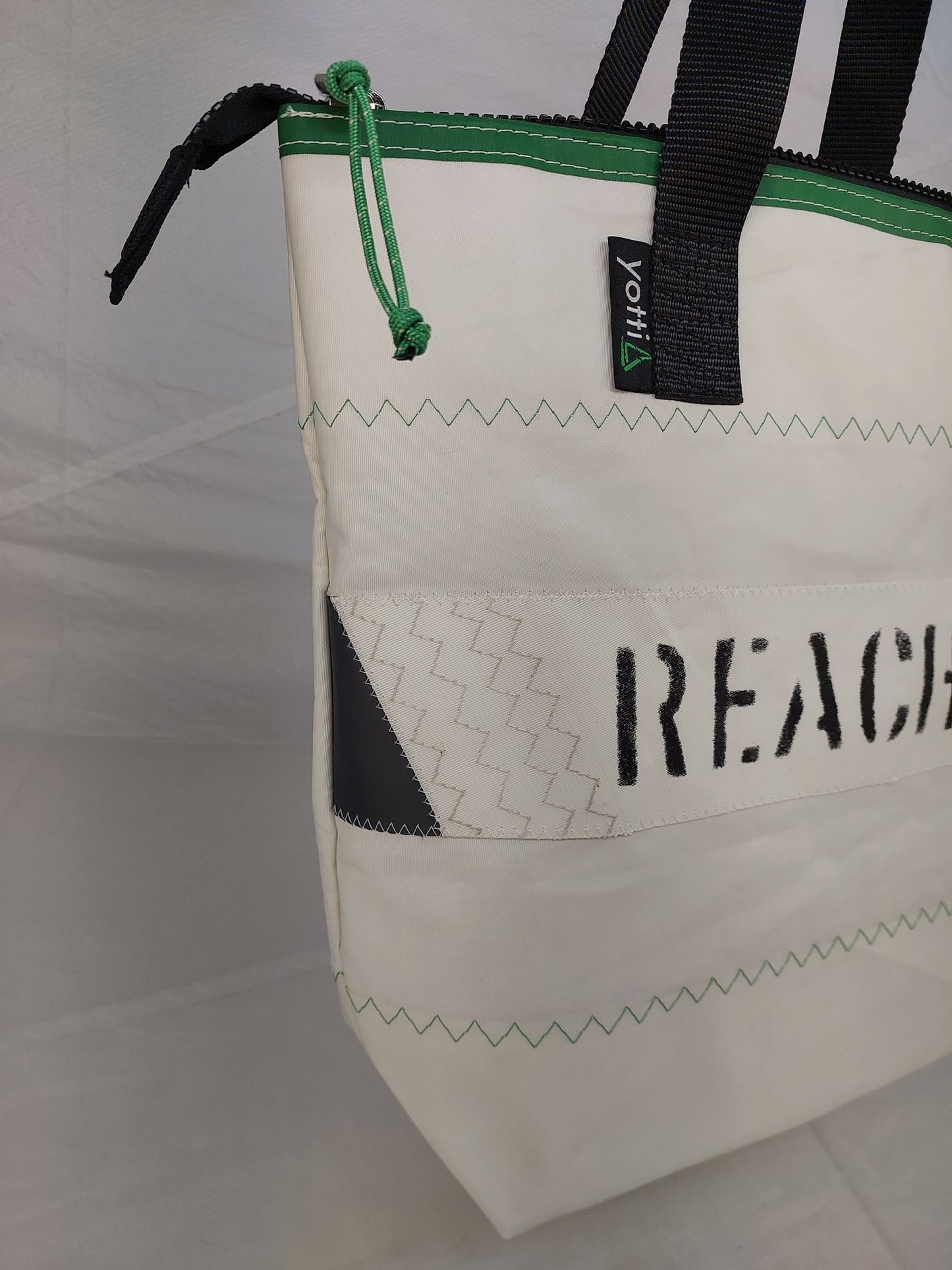Reacher Zip Tote 757