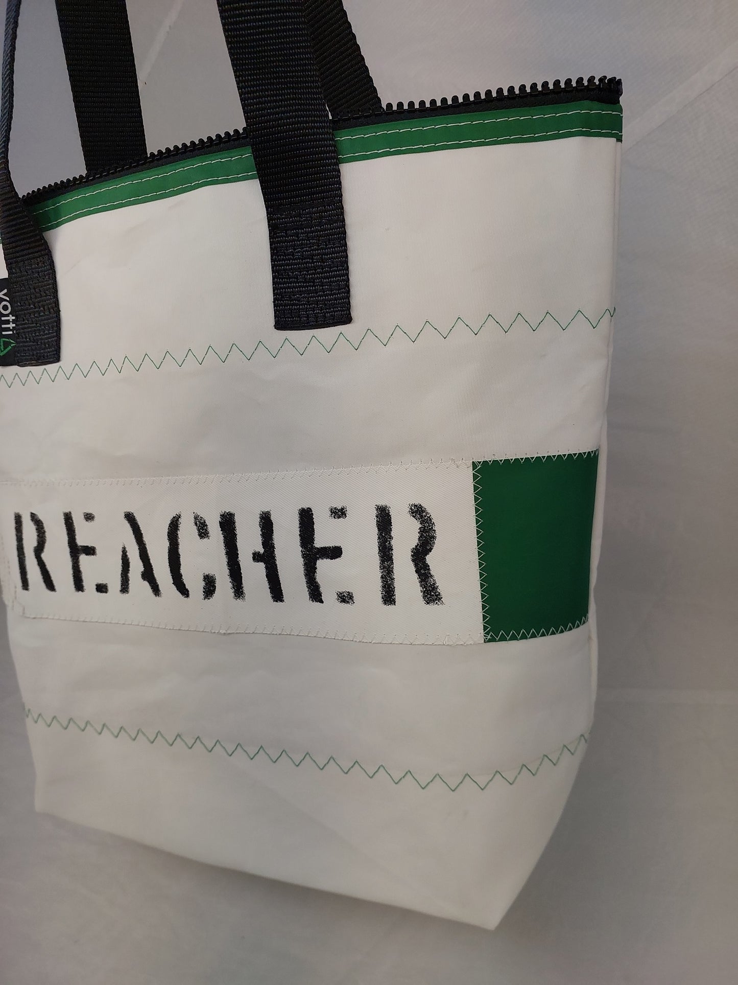 Reacher Zip Tote 757