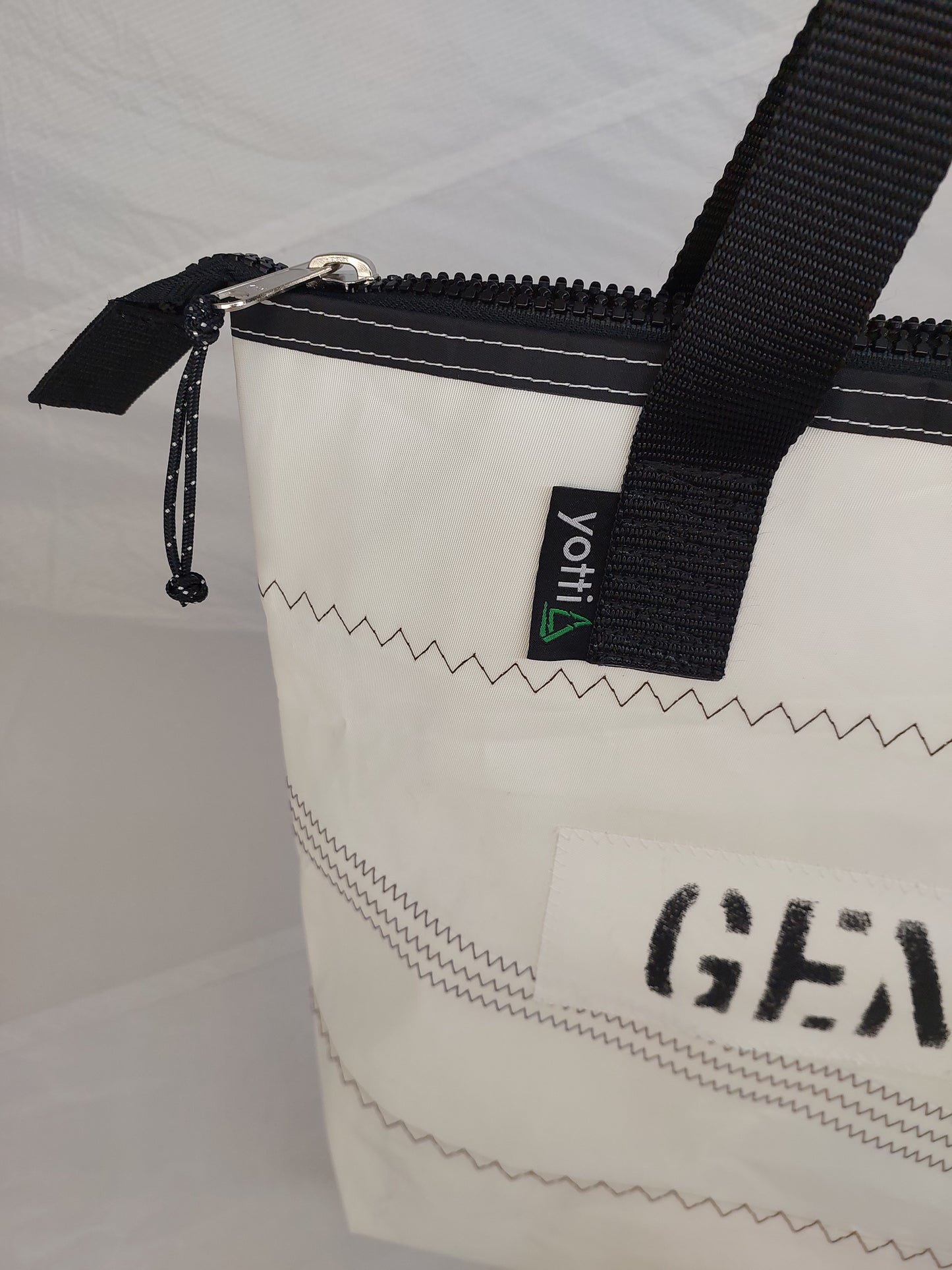 Genoa Zip Tote 758
