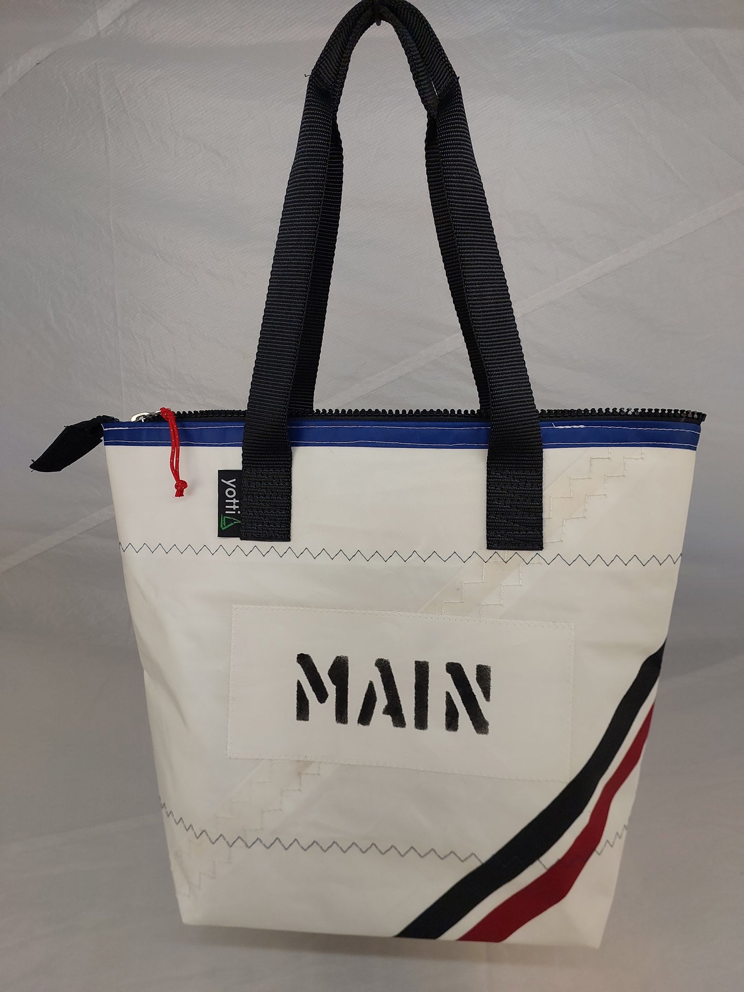 Main Zip Tote 776
