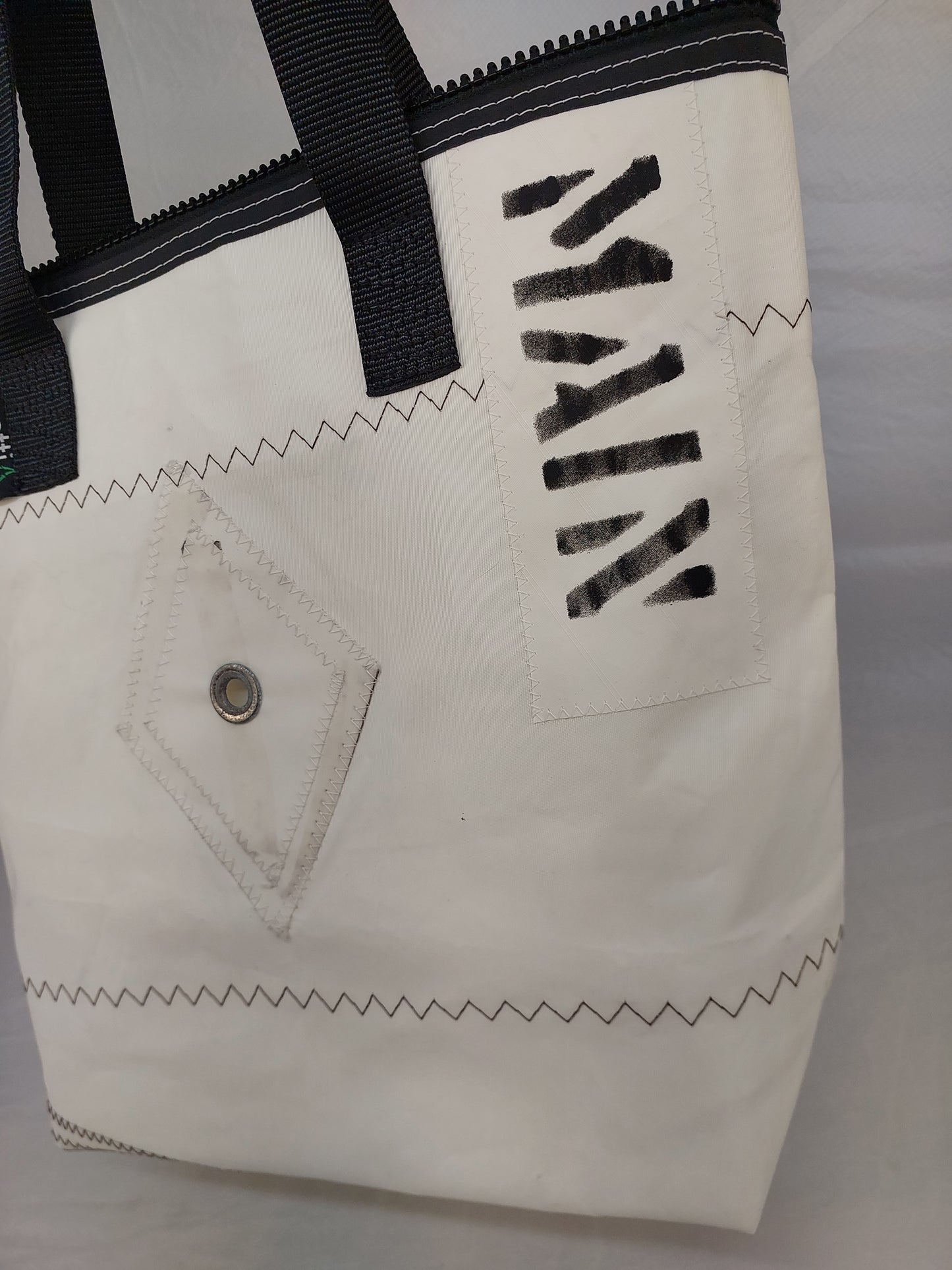 Main Zip Tote 788