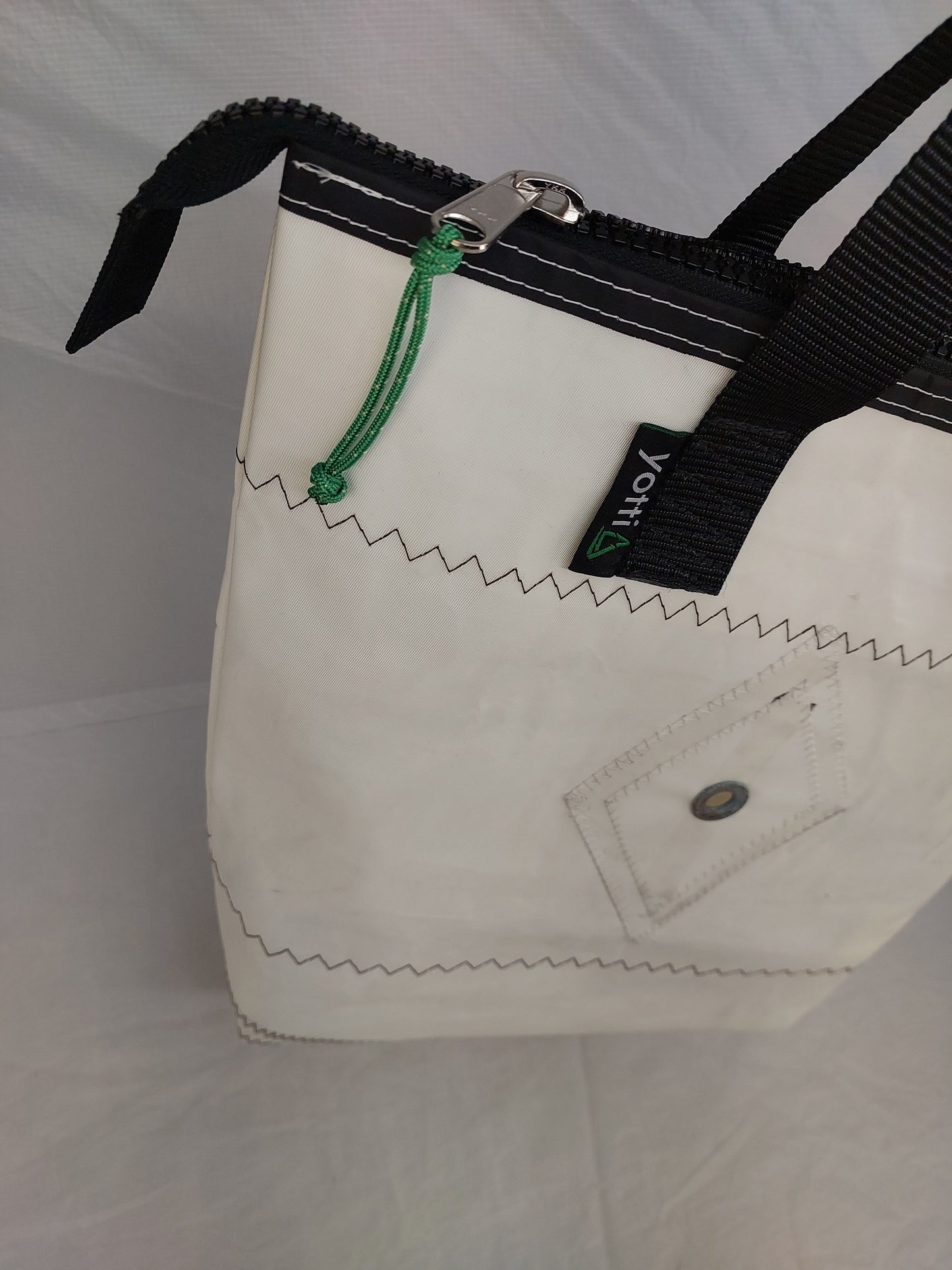 Main Zip Tote 788