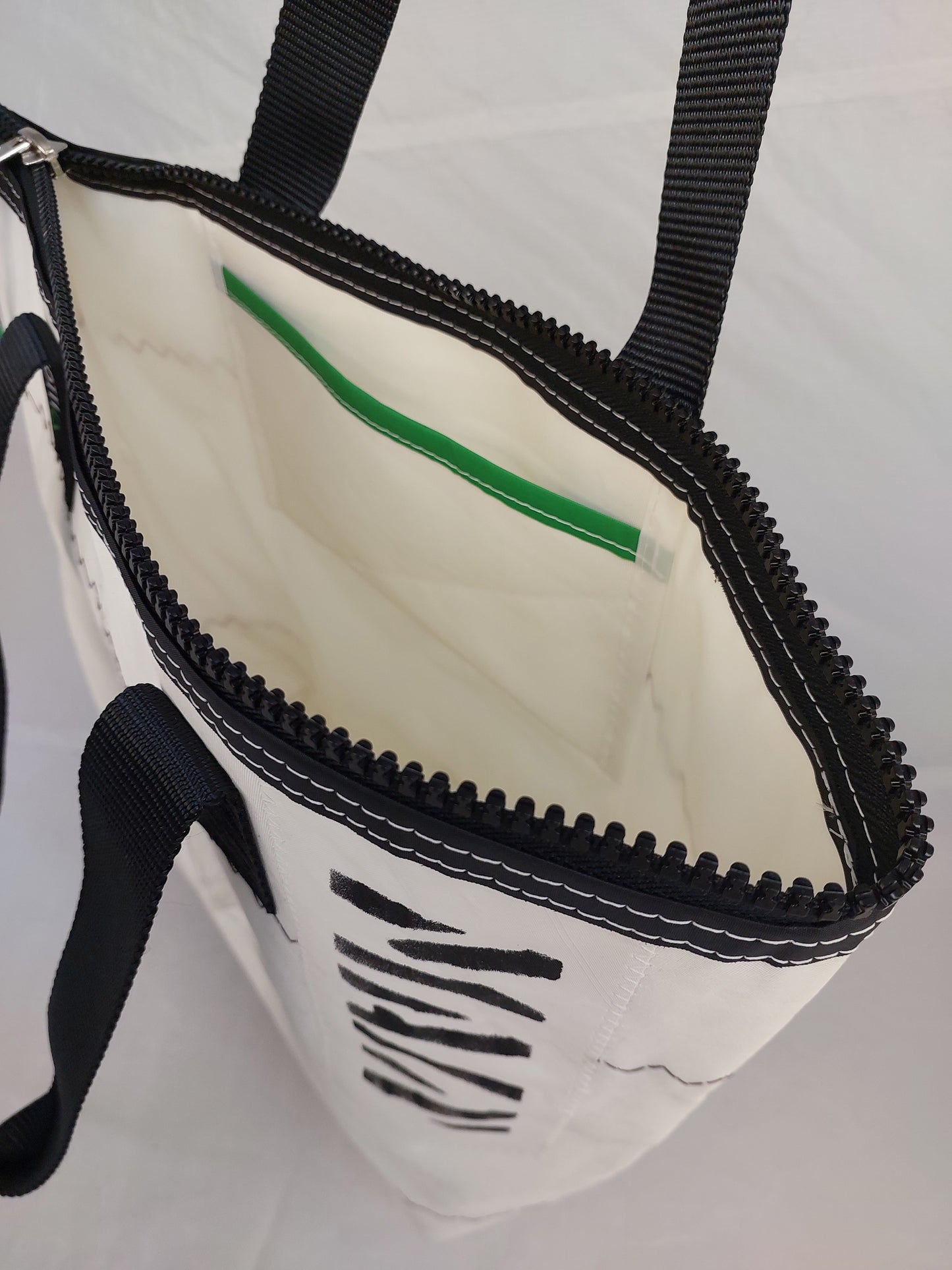 Main Zip Tote 788