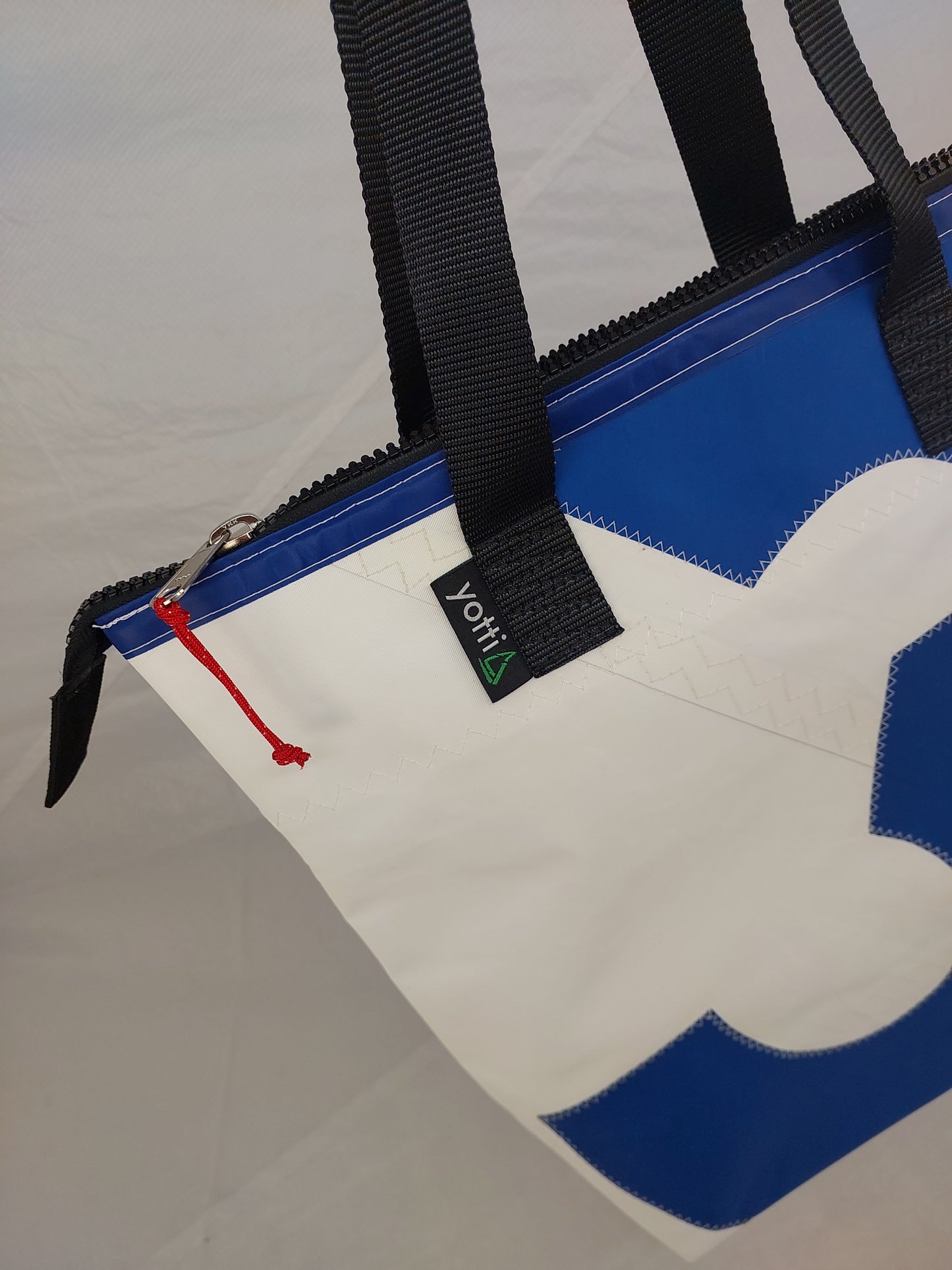 #3 Zip Tote 799