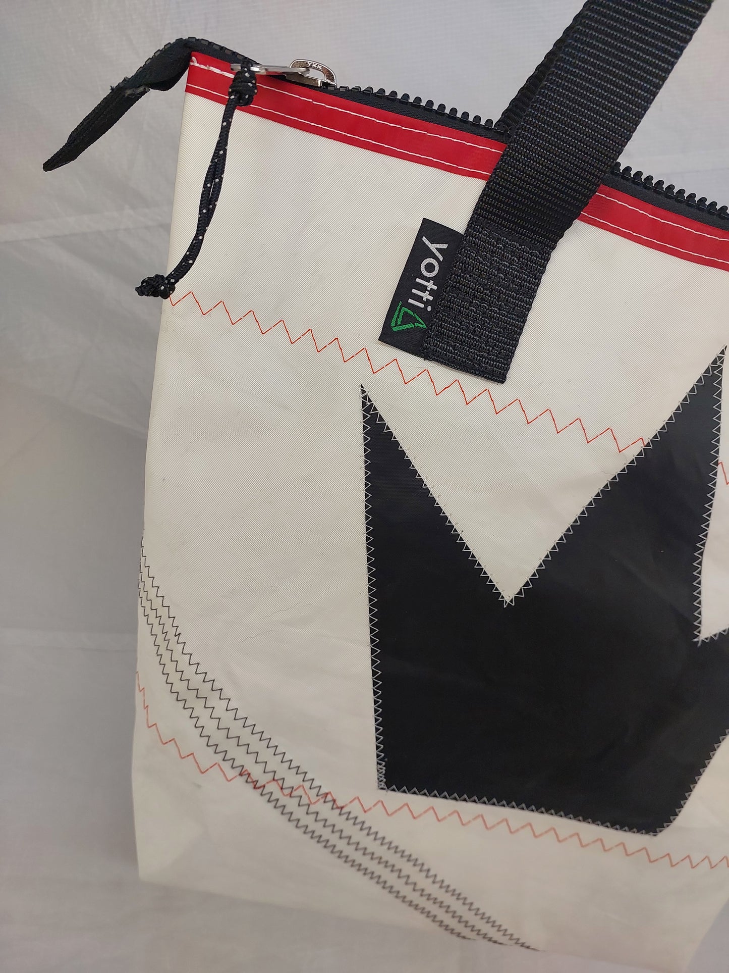 Crown Zip Tote 801