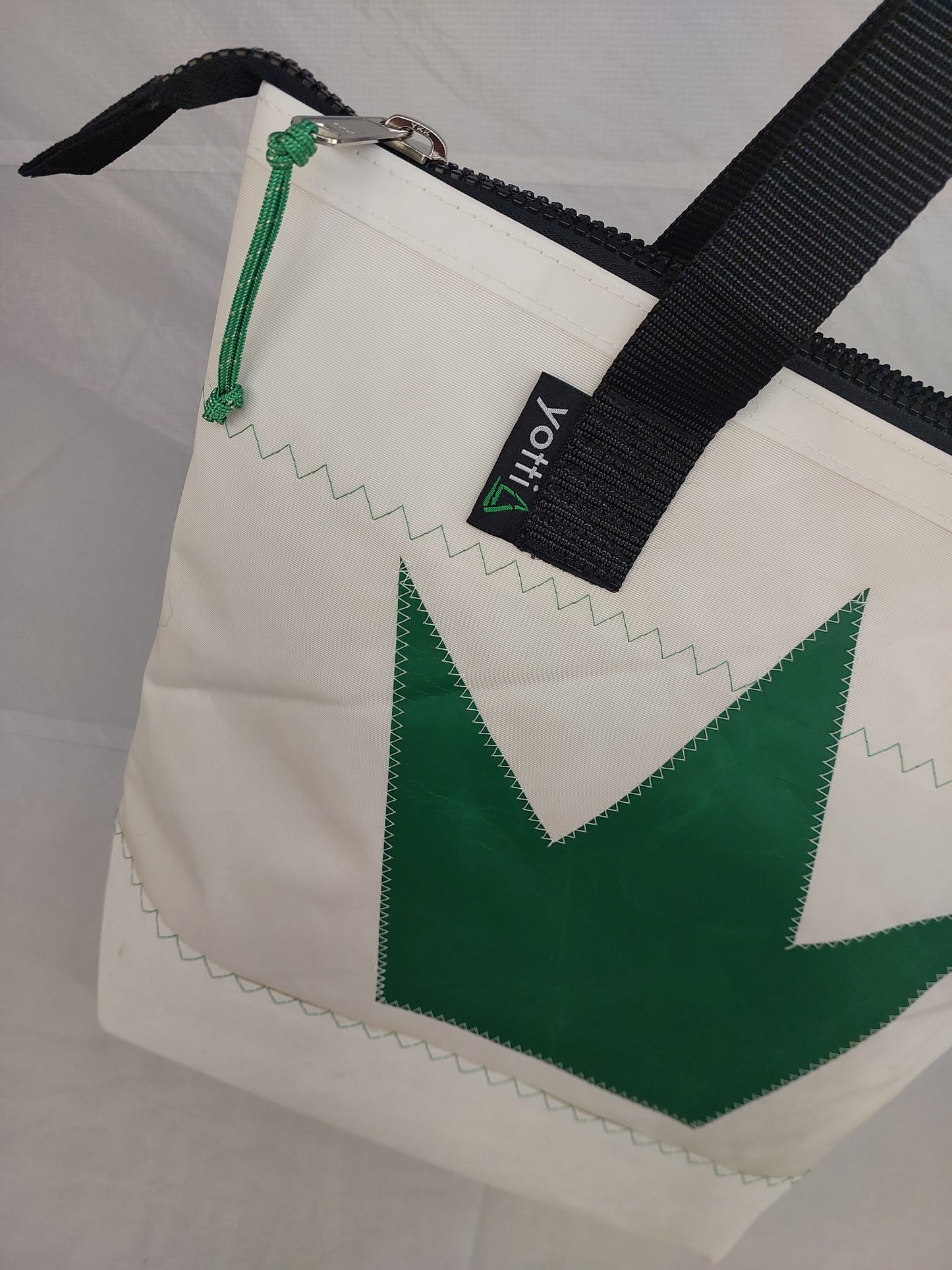 Crown Zip Tote 811