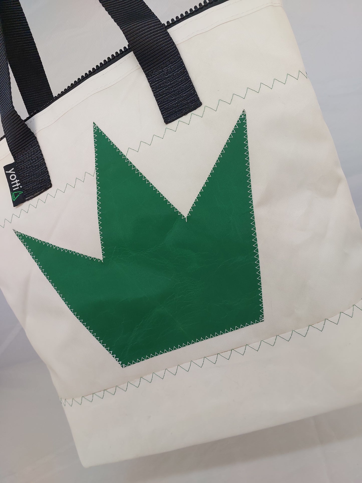 Crown Zip Tote 811