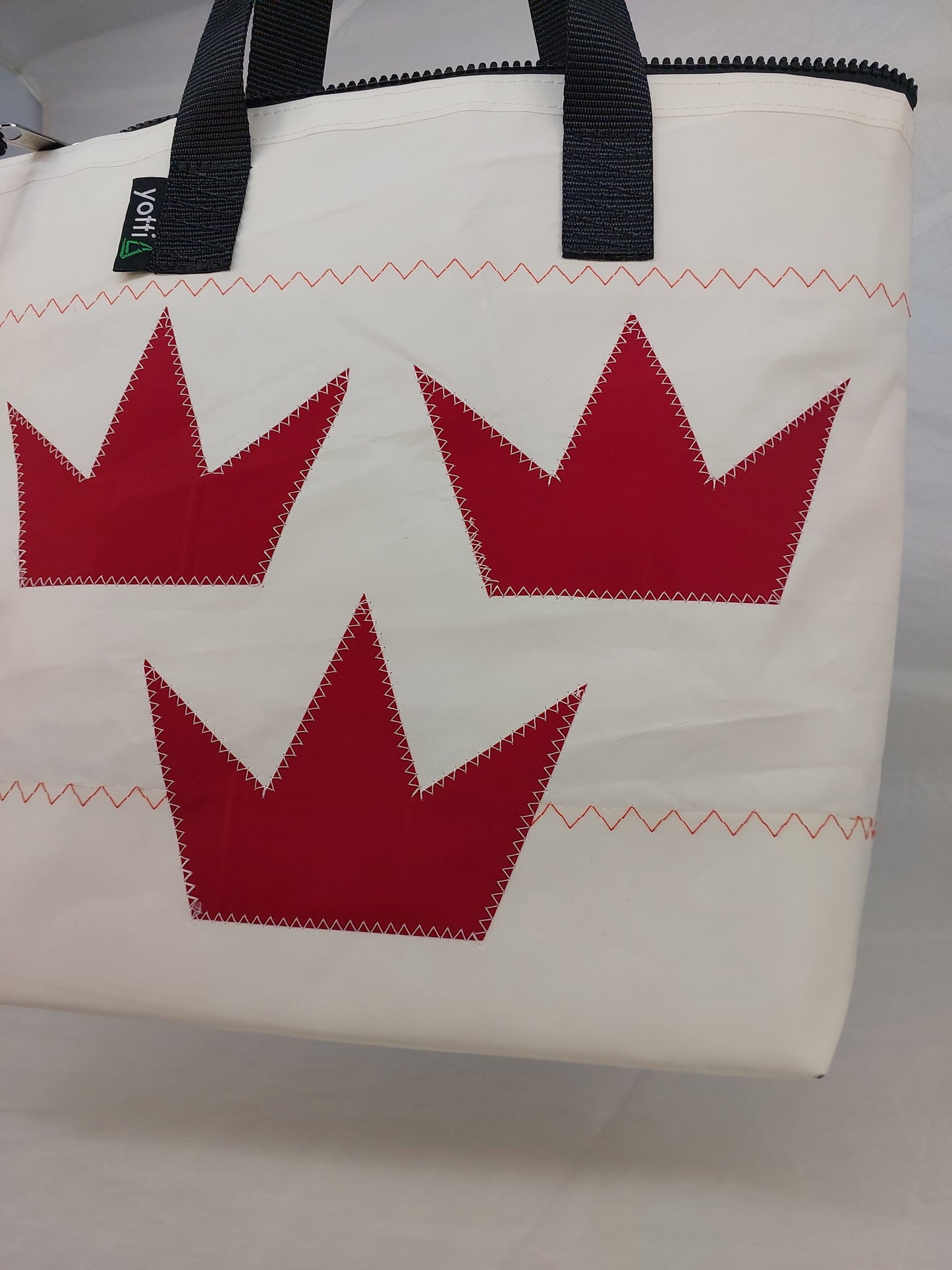 Triple Crown Zip Tote 814