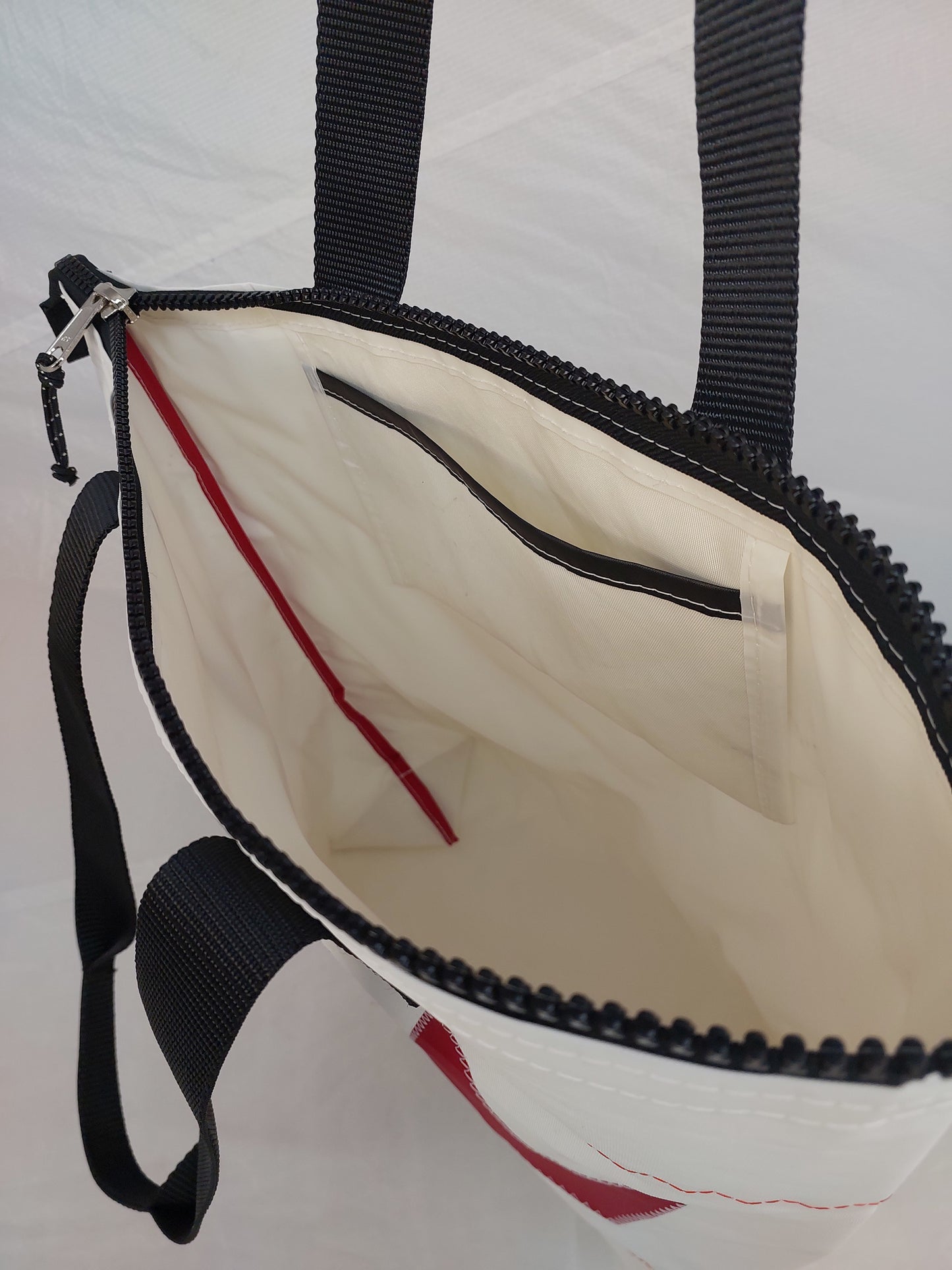 Triple Crown Zip Tote 814