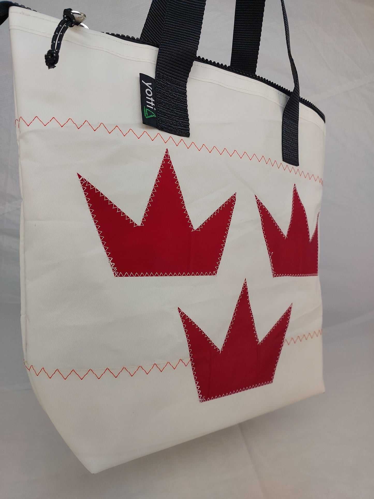 Triple Crown Zip Tote 814