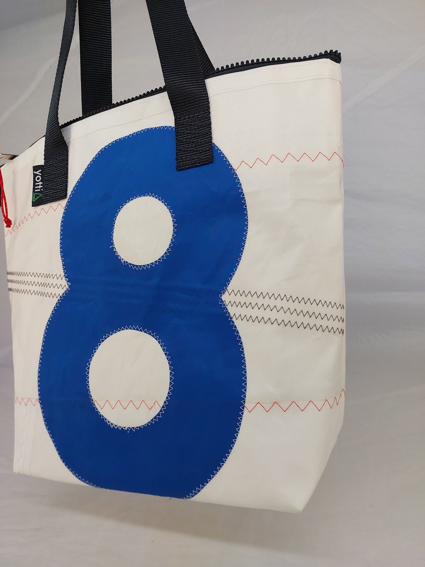 #8 Zip Tote 820