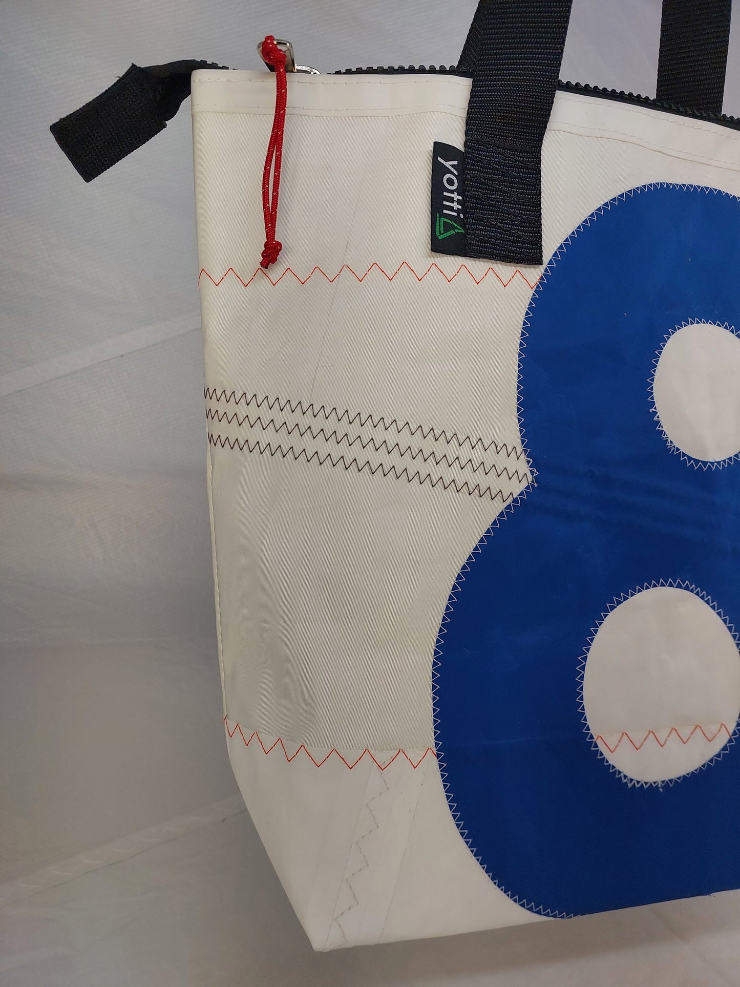 #8 Zip Tote 820