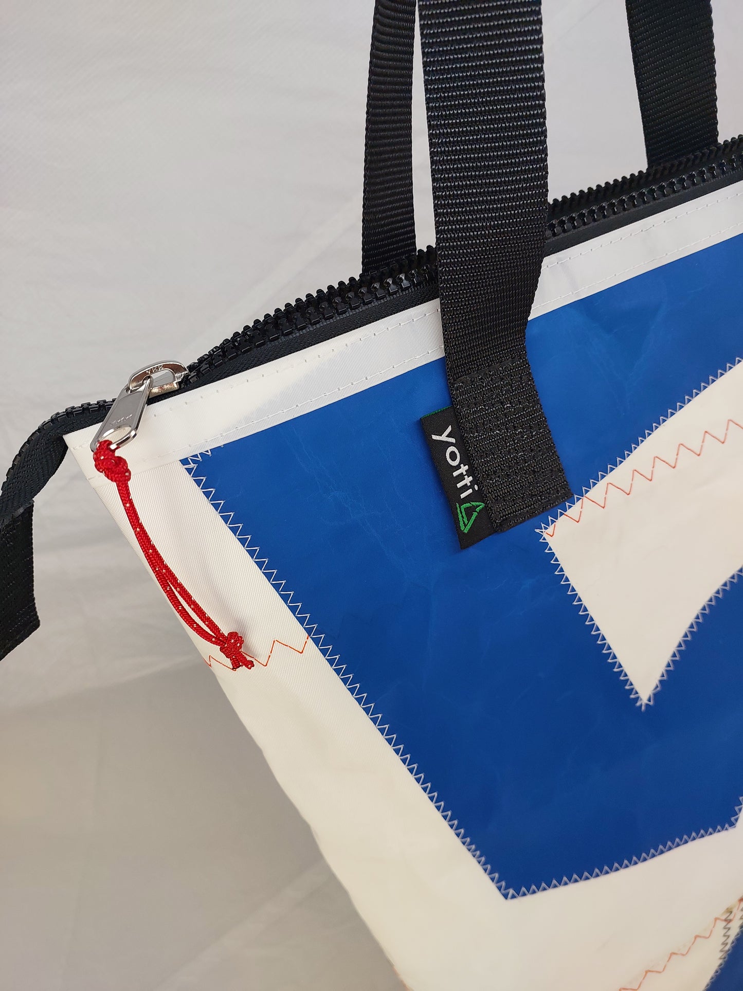 #5 Zip Tote 826