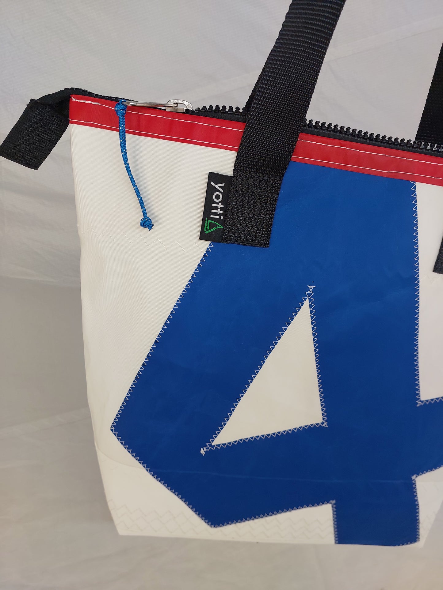 #4 Zip Tote 827