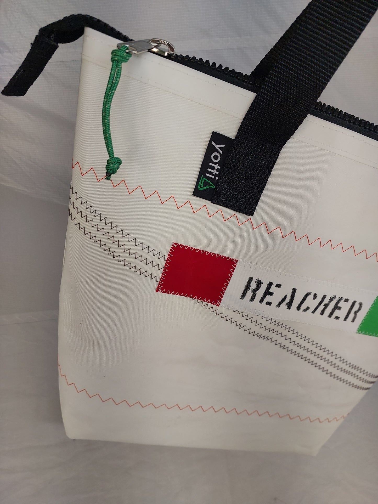 Reacher Zip Tote 828