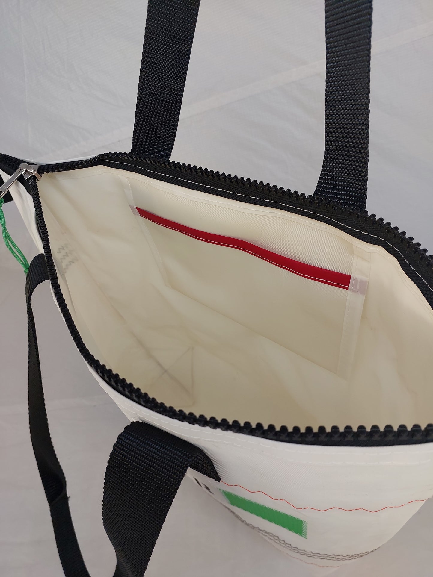 Reacher Zip Tote 828