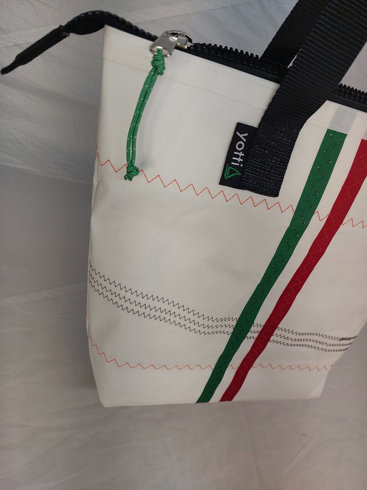 Italian Zip Tote 830