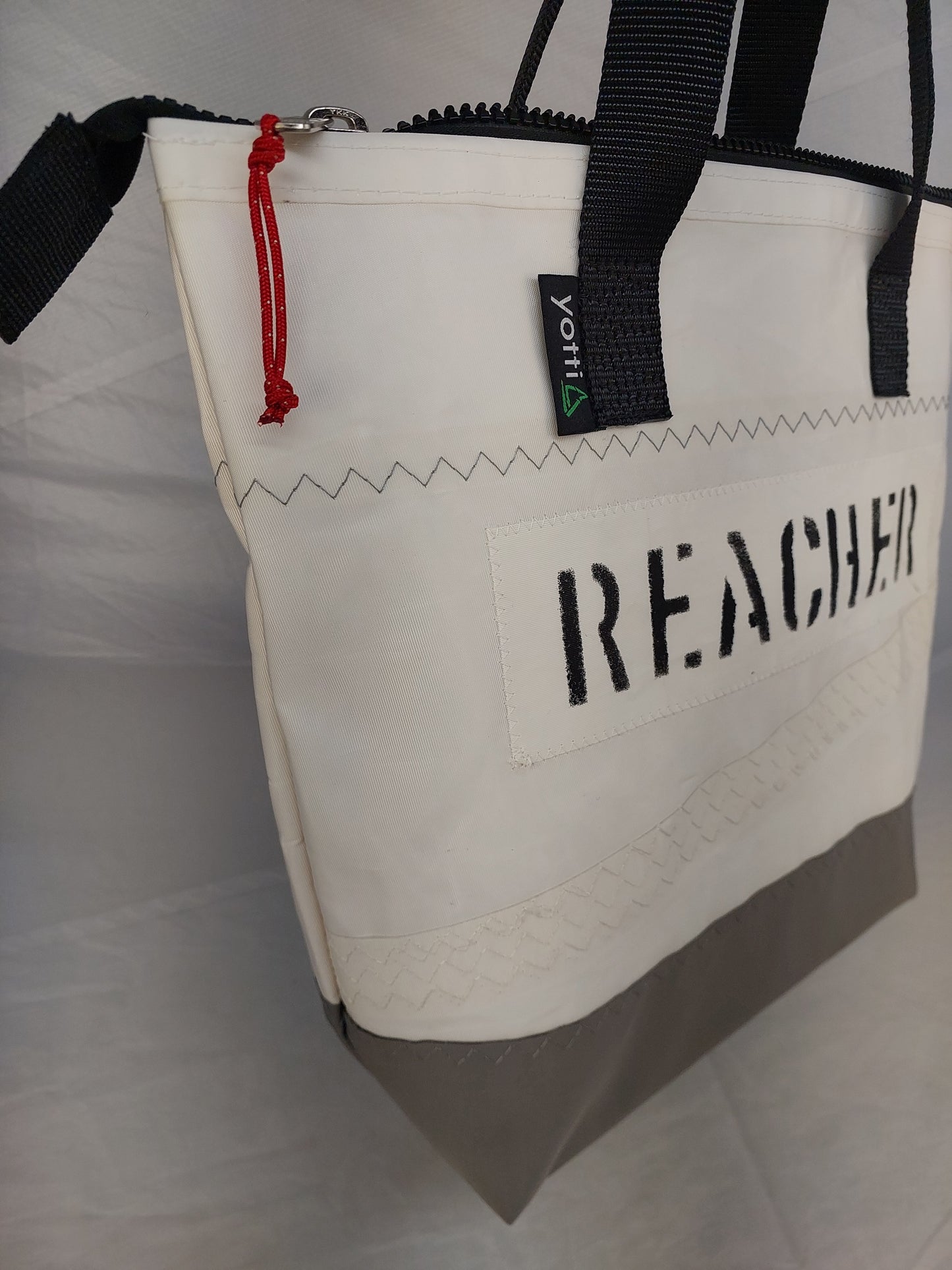 Reacher Zip Tote 842
