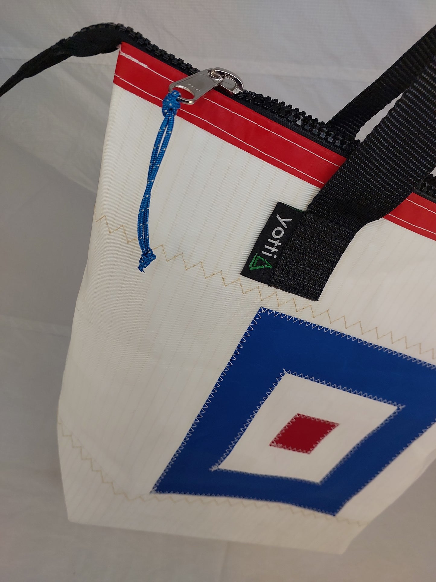 W Flag Zip Tote 847